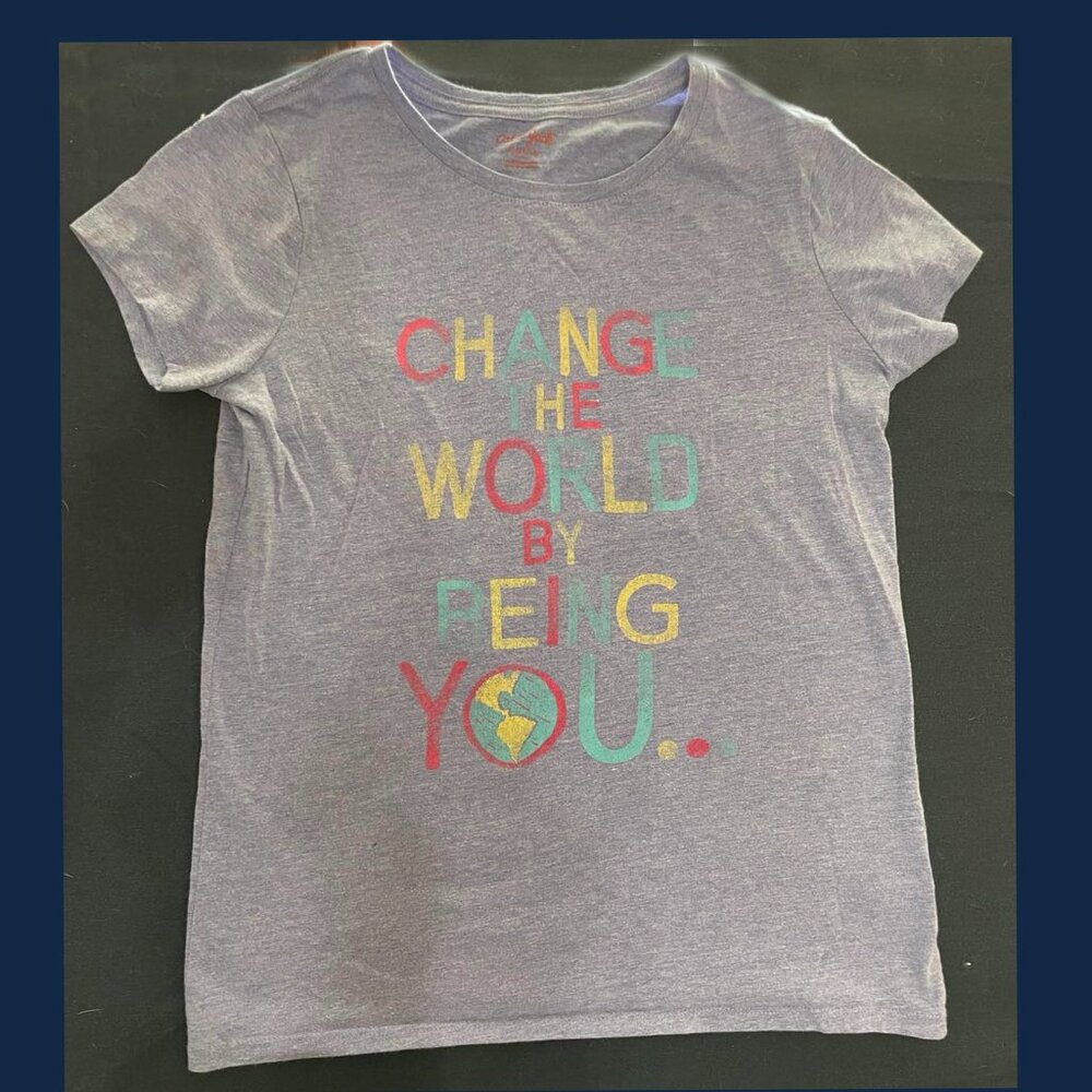 T-shirt: Change the World By Being You Short-sleeved Top